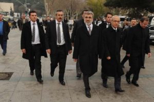 Bakanlar Cuma namazını hangi camide kıldı?