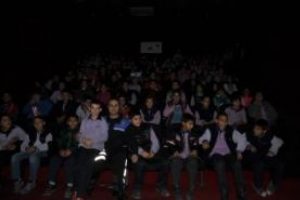 200 &ccedil;ocuk ilk defa sinemada film izledi