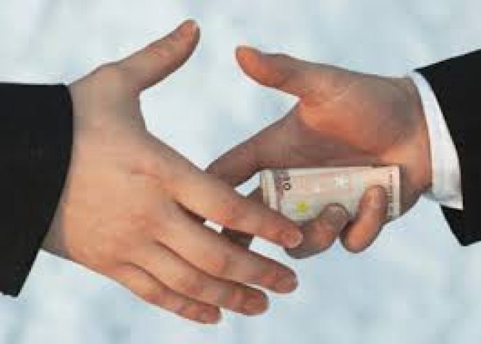 '10 kişiye 3 milyon avro r&uuml;şvet verdim'