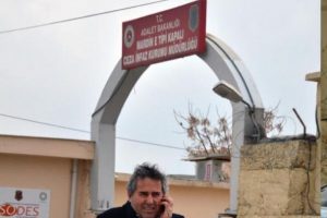 Tahliye haberini gardiyan verdi