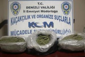 Evinde esrarla yakalandı