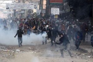 G&ouml;stericilerle polis &ccedil;atıştı: 4 &ouml;l&uuml;