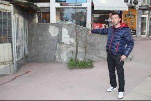 Babasının katil zanlısını kendisi buldu