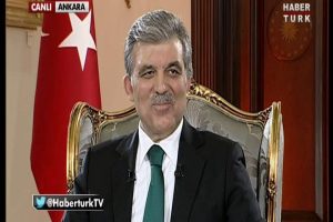 Abdullah G&uuml;l canlı yayın i&ccedil;in Erdoğan'ı bekledi