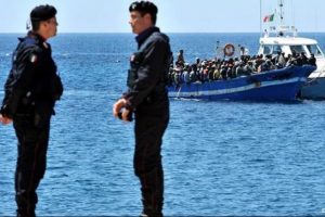 Denizden bir g&uuml;nde bin sığınmacı topladılar