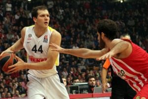 F.Bah&ccedil;e &Uuml;lker Atina'da yıkıldı!