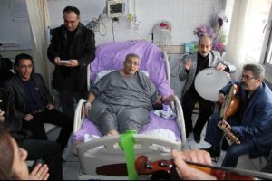 135 kilo verdi, konserle kutladı