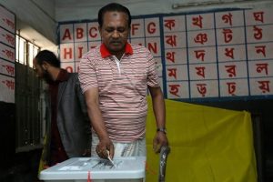 Bangladeş'te oy verme işlemi s&uuml;r&uuml;yor