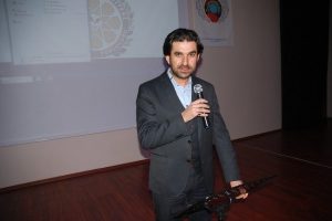 Serdar Tuncer şiirleriyle Gemliklileri mest etti