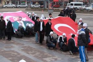 Sarıkamış şehitleri anısına y&uuml;r&uuml;y&uuml;ş