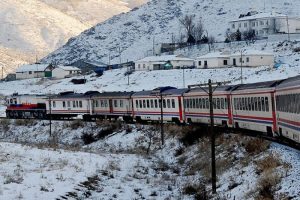 T&uuml;rkiye'nin batısından doğusuna 39 saat tren yolculuğu