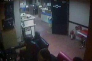Sadaka kutusu hırsızı kamerada