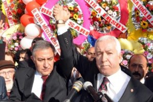 "Yolsuzluk tasması h&uuml;k&uuml;metin boynunda"