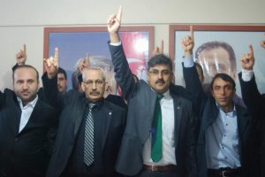 50 kişi partiye katıldı