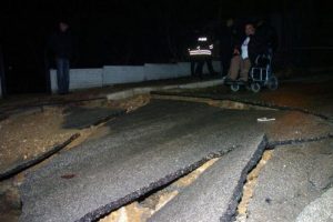 Su borusu bomba gibi patladı