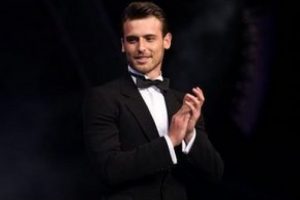 En yakışıklı erkek Çin'e gidiyor!