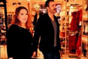 Demet Akalın ve eşi alışverişte...