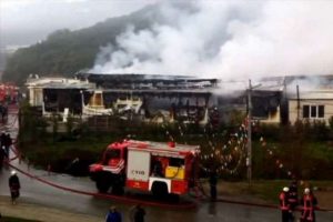 Sosyete pazarı alevlere teslim oldu