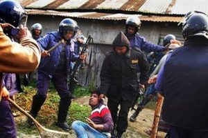 Bangladeş'te kanlı se&ccedil;im: 21 &ouml;l&uuml;