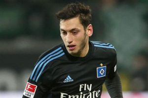 Ve Hakan &Ccedil;alhanoğlu imzalıyor