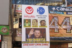 &Uuml;lk&uuml;c&uuml;ler'den Başbakan'a afişli destek