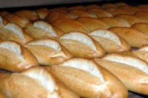 Ekmekten fare kuyruğu &ccedil;ıktı