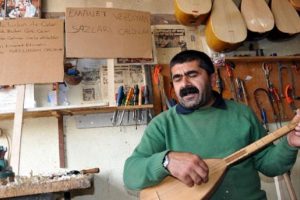 Bağlama ustasından 'CHP sazlarımı vermedi' iddiası...