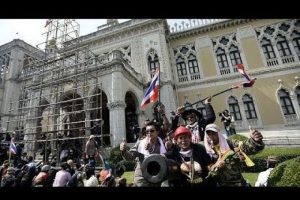 Kambo&ccedil;ya'da asker protestocu avında