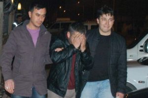 &Ccedil;aldığı televizyonu bakın ne yaptı?