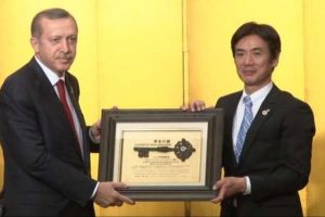 Kentin anahtarını aldı
