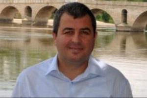 Yılın b&uuml;rokratı se&ccedil;ilen polis m&uuml;d&uuml;r&uuml; de g&ouml;revinden alındı