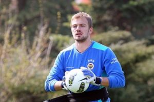 "Yurt dışında oynayacak tek kalecimiz Mert"