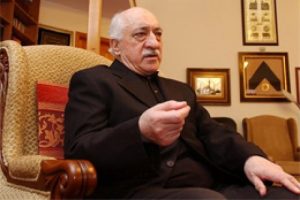 G&uuml;len Zaman'ın manşetlerini denetliyor