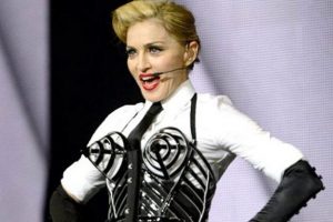 Madonna'ya karşı tepkiler b&uuml;y&uuml;yor...