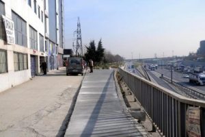 &Ccedil;ıkışı olmayan yaya yolu