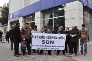 Elektrik kesintilerini protesto ettiler