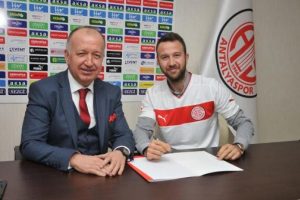 Giray Ka&ccedil;ar resmen MP Antalyaspor'da