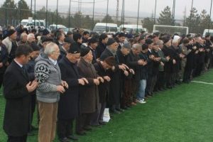 Halı sahada yağmur duası