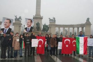 Macaristan'da "Milli İradeye Destek ve Saygı" mitingi