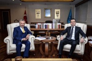 Bakan &Ouml;mer &Ccedil;elik turizmcilerle bir araya geldi