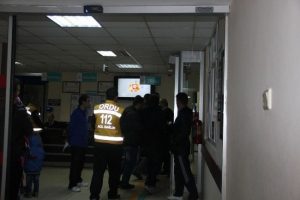 &Uuml;niversite &ouml;ğrencileri arasındaki kavga kanlı bitti