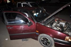 Ehliyetsiz s&uuml;r&uuml;c&uuml;, polisi alarma ge&ccedil;irdi