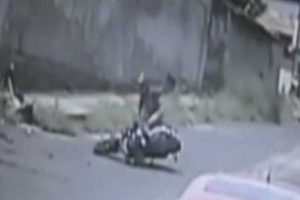 Motosikletten b&ouml;yle u&ccedil;tular