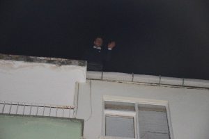 &Ccedil;ocuğunu g&ouml;remeyince...