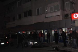 M&uuml;şteri gibi girdiği marketi soydu