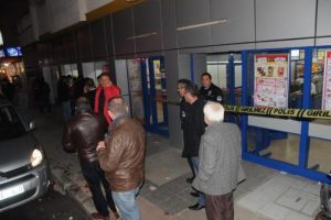 M&uuml;şteri gibi girdiği marketi soydu