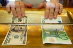 Serbest piyasada d&ouml;viz a&ccedil;ılışı
