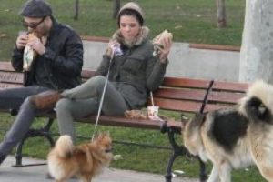 Selen Seyven, erkek arkadaşıyla Bebek'te g&ouml;r&uuml;nt&uuml;lendi...