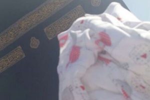 G&uuml;lben'den Demet'e kutsal hediye