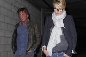 Sean Penn ile Charlize Theron yakalandı...